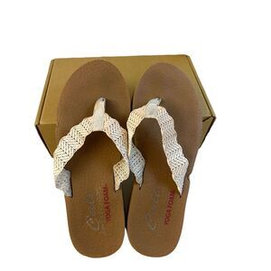 Skechers Yoga Foam Cream Strap Shoes size 9.5